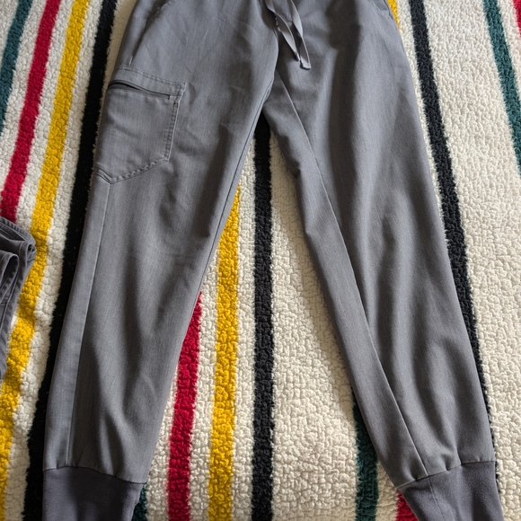 Figs Women's Scrub Set, Technical grey, size XS Top And Jogger Pants - Picture 3 of 4